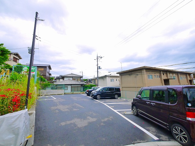 駐車場　駐車場に車を止められます