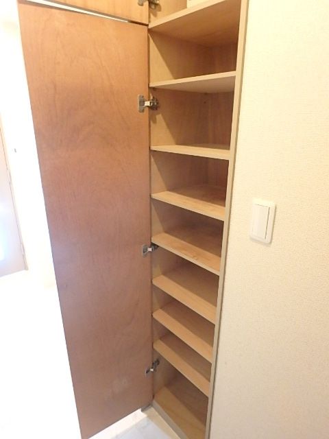 玄関　☆玄関収納あり☆