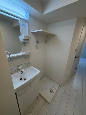洗面設備　ゆったりとスペースのある洗面所