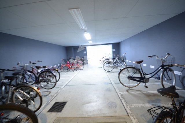 ロビー　ジュネス高津公園　駐輪場
