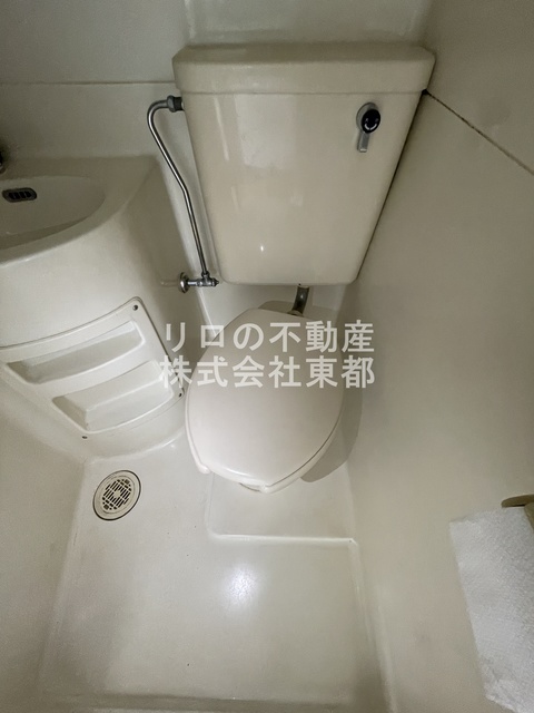 トイレ　白基調で清潔感のあるトイレです♪