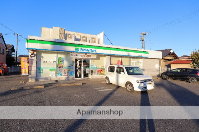 コンビニ　ファミリーマート各務原鵜沼南店（コンビニ）まで933m