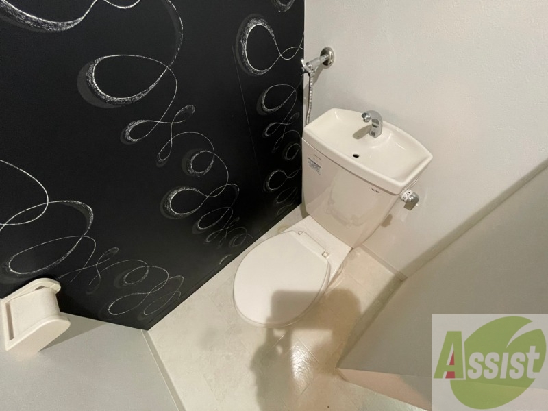 トイレ　こちらはトイレです。清潔感があり、安心して使用できます。