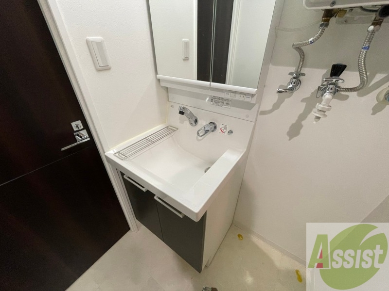 洗面設備　洗面台。朝の身支度はここでばっちり決めましょう。