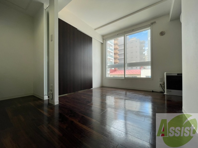 居室・リビング　７．４帖のＤＫです。広々として、きれいですね。