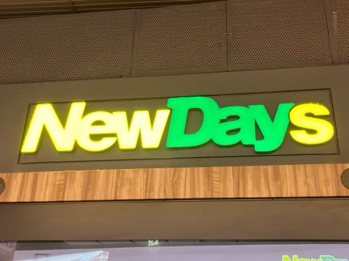 コンビニ　NewDays(ニューデイズ) 平井（コンビニ）まで674m