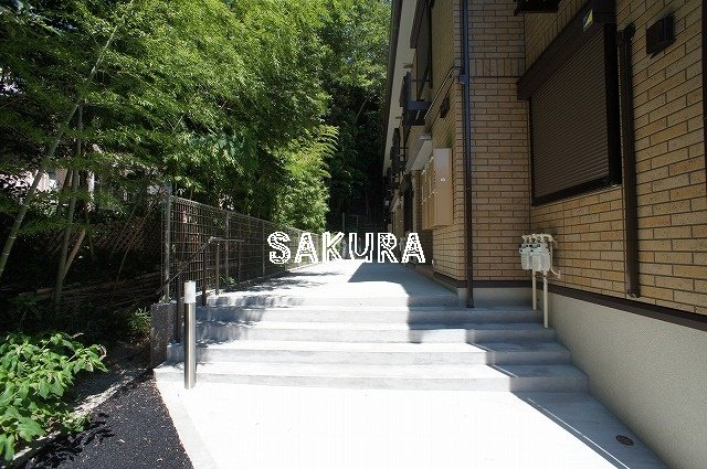 エントランス　お洒落な建物デザイン♪