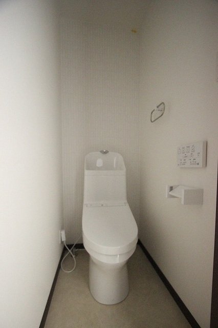 トイレ　同物件別号室のものです。