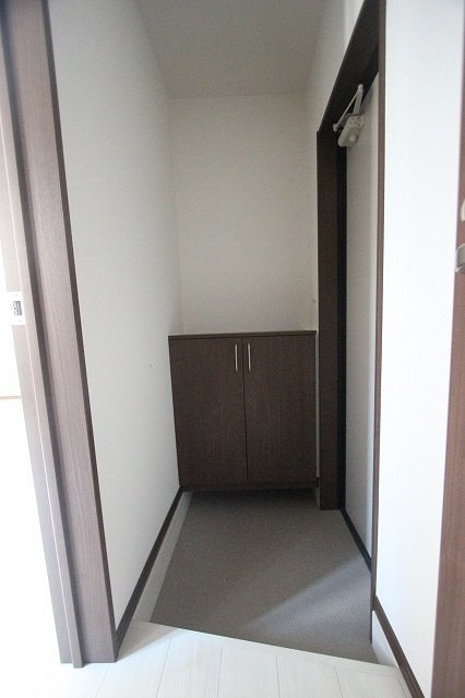 玄関　同物件別号室のものです。