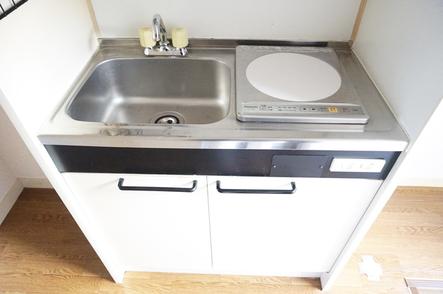 キッチン　キッチンは収納付なので、調理器具など必要な物を収納できます☆