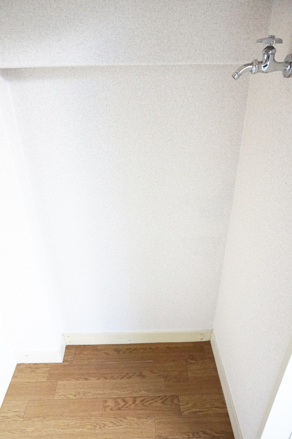 その他　洗濯機置き場は室内にあるので雨に濡れる心配はありません。