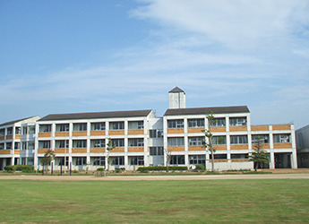 中学校　東金市立西中学校（中学校）まで308m