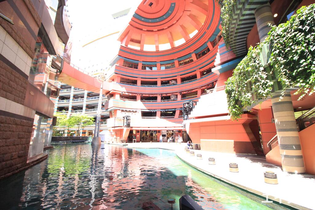 ショッピングセンター　キャナルシティ博多（ショッピングセンター）まで230m