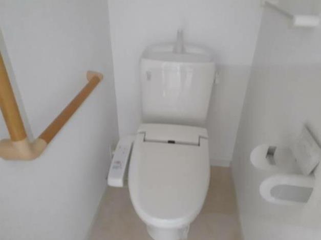 トイレ　温水洗浄便座