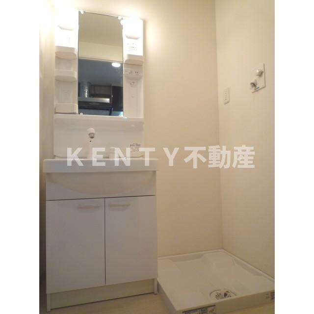 洗面設備　ゆったりとスペースのある洗面所