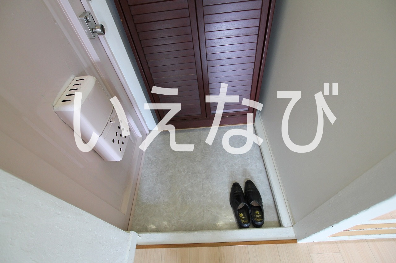 玄関　同一物件です。