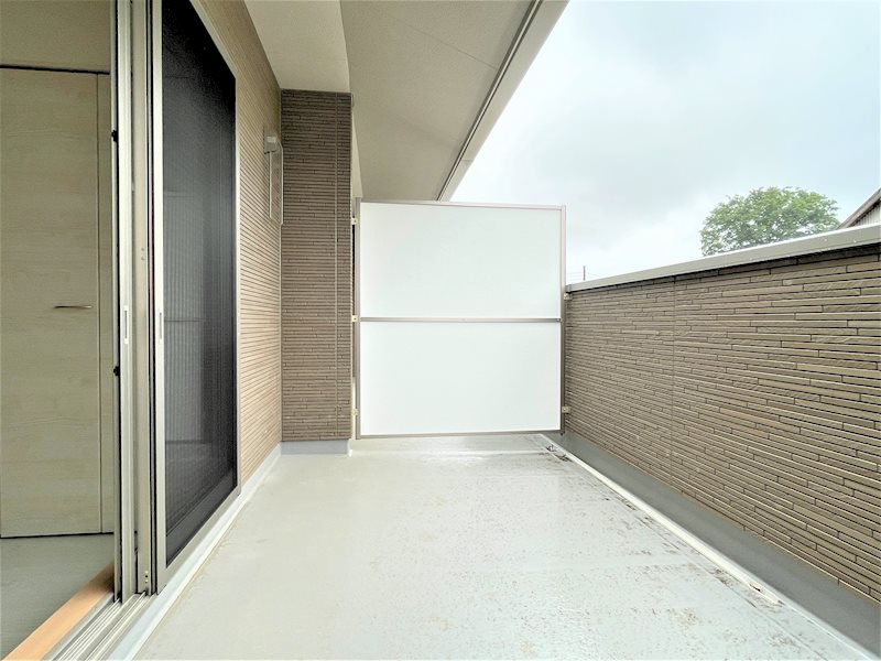 バルコニー　日当たり良好。広々バルコニー。