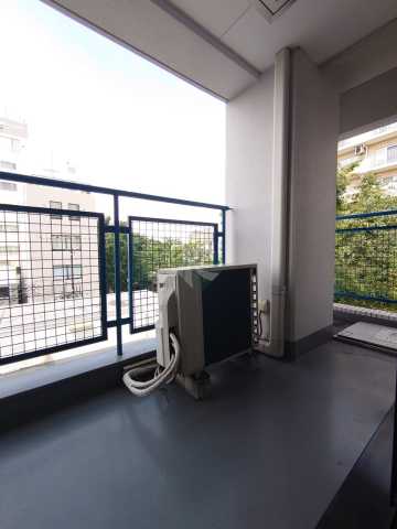 バルコニー　室内見学承ります。当店掲載物件以外もまとめてお問合頂けます。