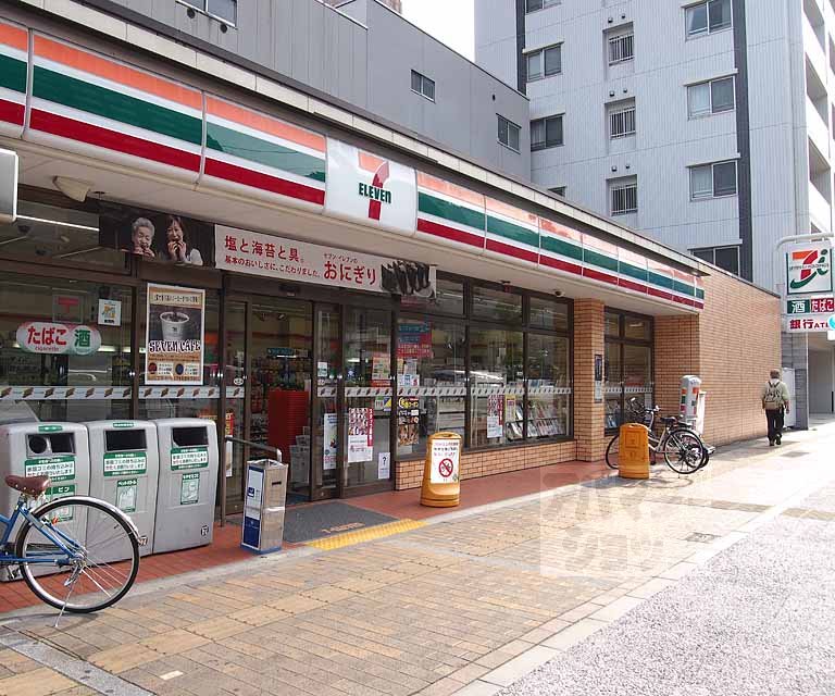コンビニ　セブンイレブン烏丸五条店（コンビニ）まで80m