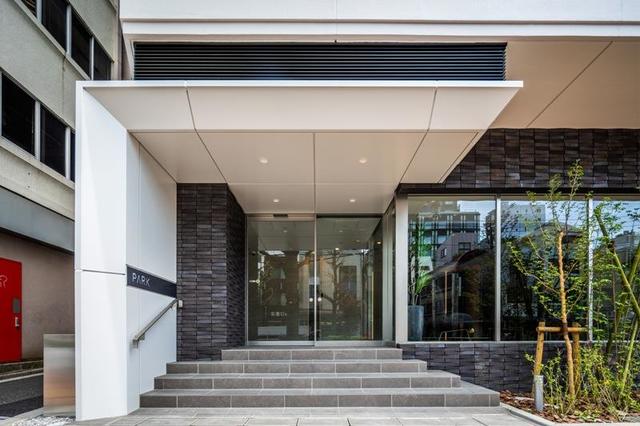 エントランス　落ち着いたエントランスです