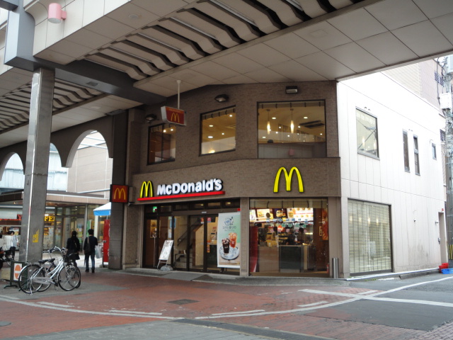 飲食店　マクドナルド呉れんが通り店（飲食店）まで495m