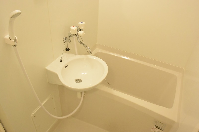 バス・シャワールーム　浴室乾燥機付きです!!