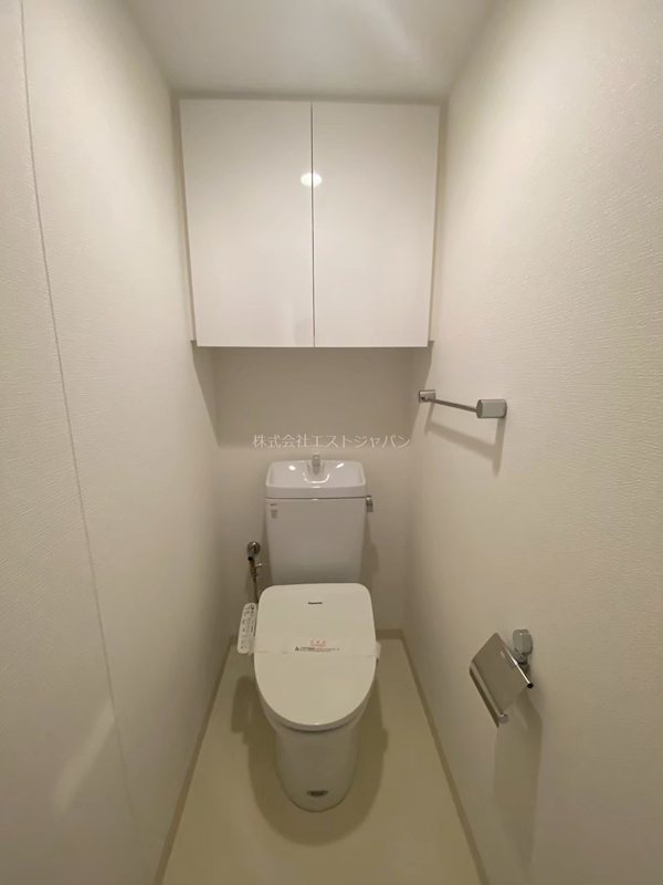 トイレ　別部屋参考室内