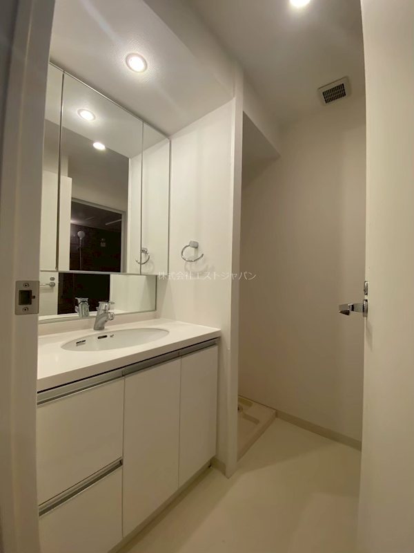 洗面設備　別部屋参考室内