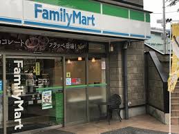 コンビニ　ファミリーマート 大泉インター店（コンビニ）まで443m
