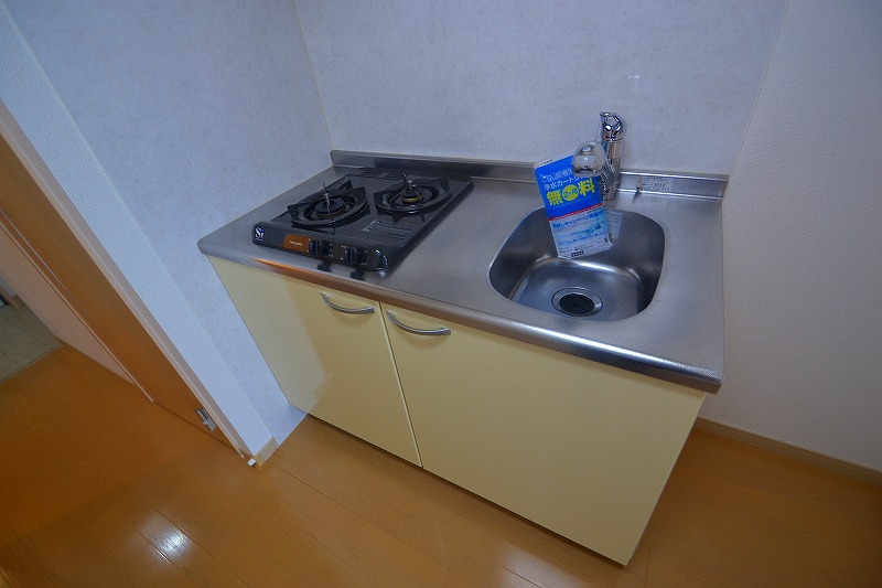 キッチン　写真はモデルルームです　物件情報は現況を優先と致します