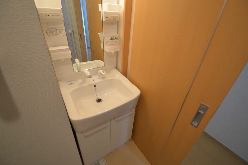 洗面設備　写真はモデルルームです　物件情報は現況を優先と致します