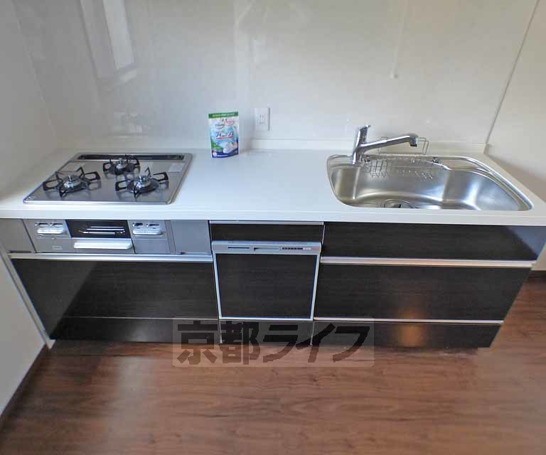 キッチン　綺麗なシステムキッチンを導入しています。