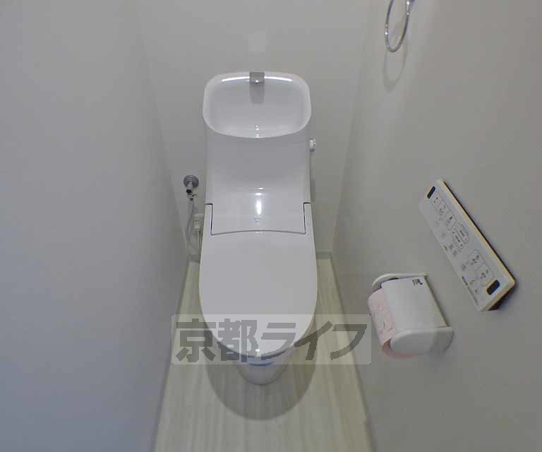 トイレ　最新型デザインのトイレです。