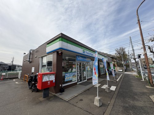 コンビニ　ファミリーマート（コンビニ）まで372m
