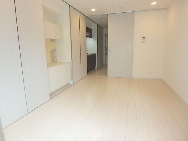 居室・リビング　洋室7.6帖　テレビ台収納付き　壁紙セレクト