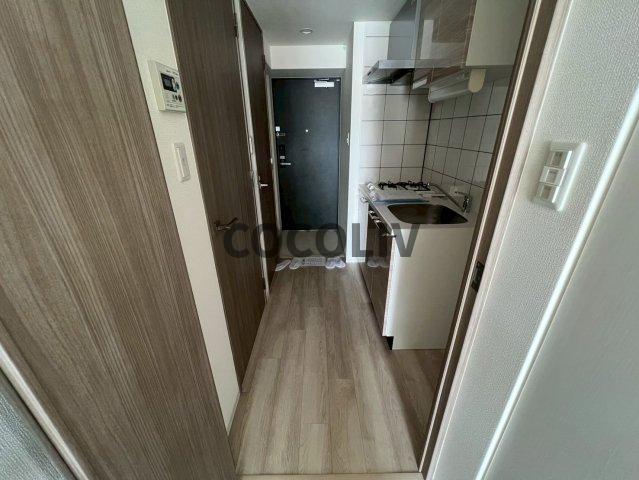 玄関　同物件別部屋写真