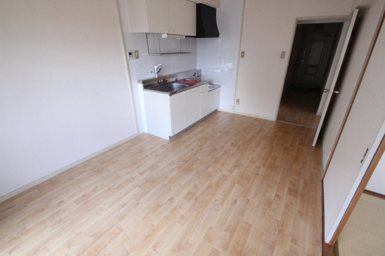 居室・リビング　※別号室のお写真です