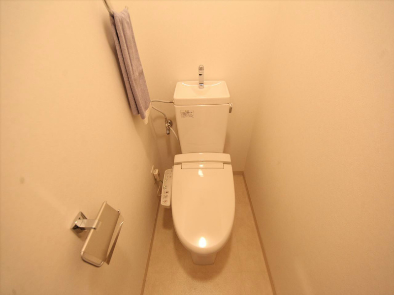 トイレ　温水洗浄暖房便座付トイレ