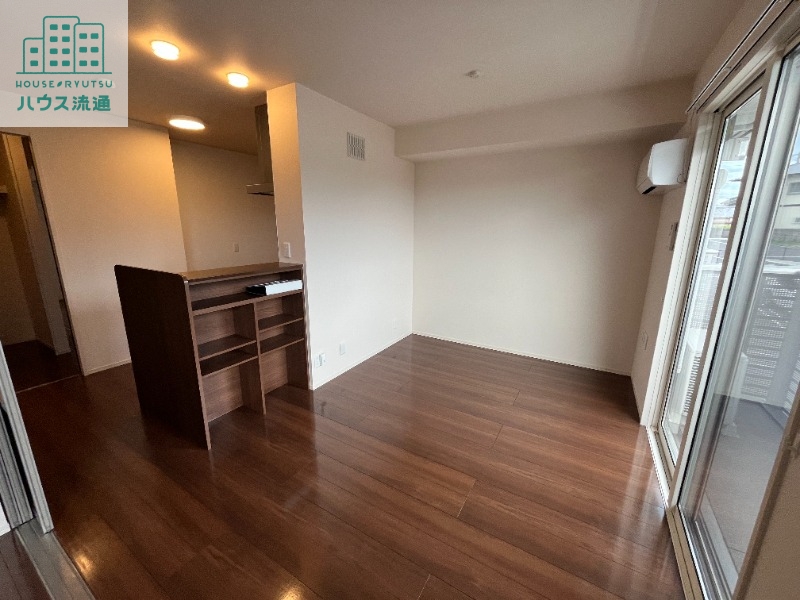 居室・リビング　※同タイプ別号室のお写真です