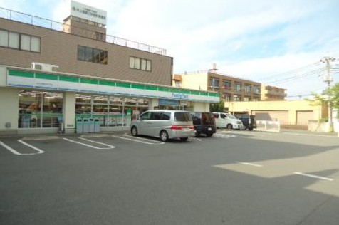 コンビニ　ファミリーマート さいたま櫛引町一丁目店（コンビニ）まで460m