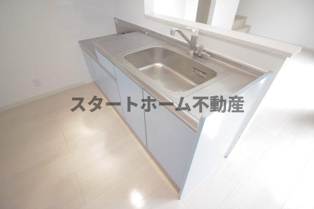 キッチン　コンパクトなキッチンで掃除もラクラク