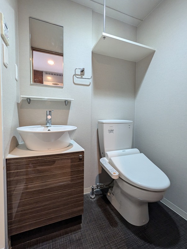 トイレ　同物件別部屋写真