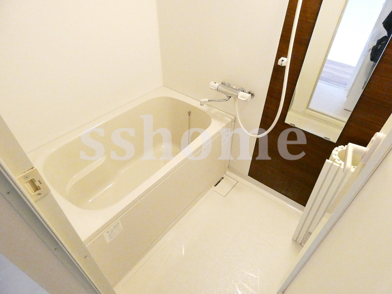 バス・シャワールーム　清潔感ありますね