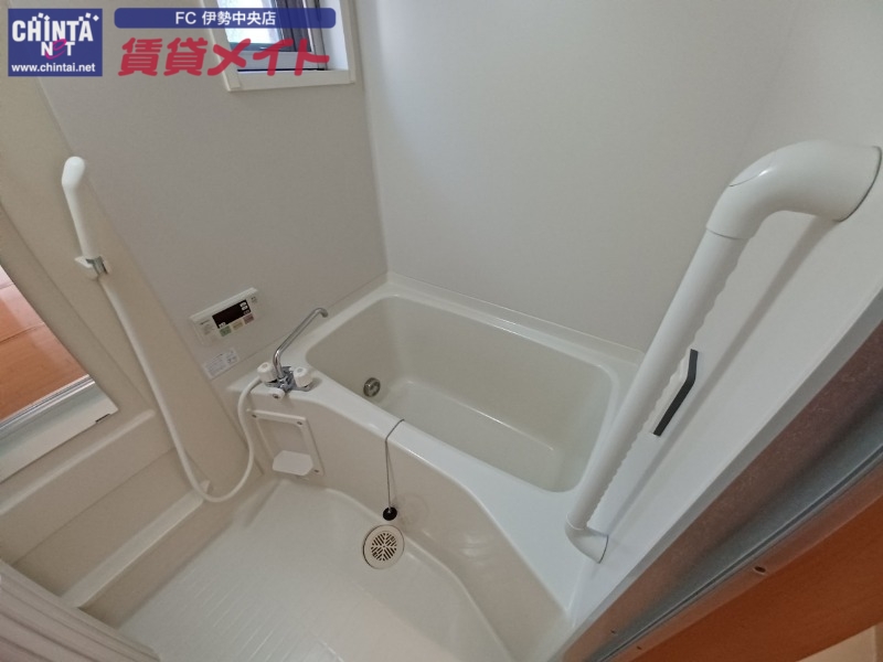 バス・シャワールーム　同型反転参考写真