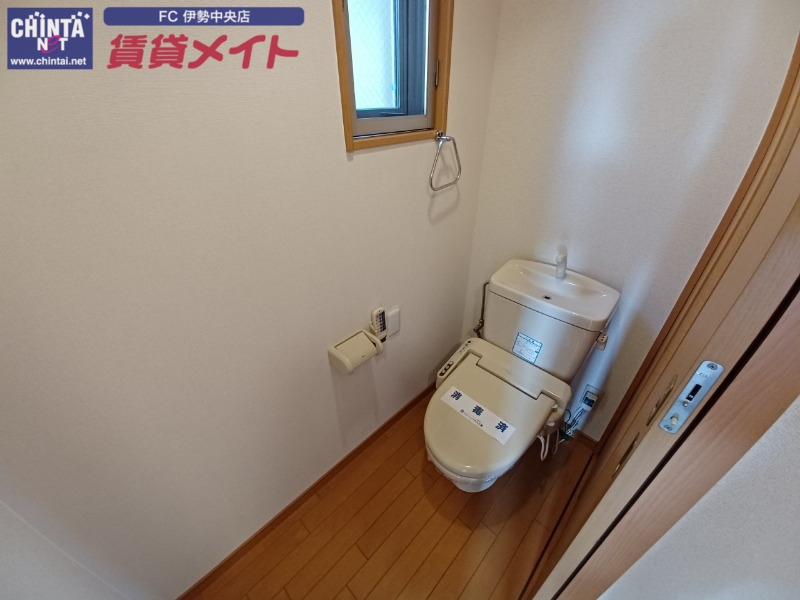 トイレ　同型反転参考写真