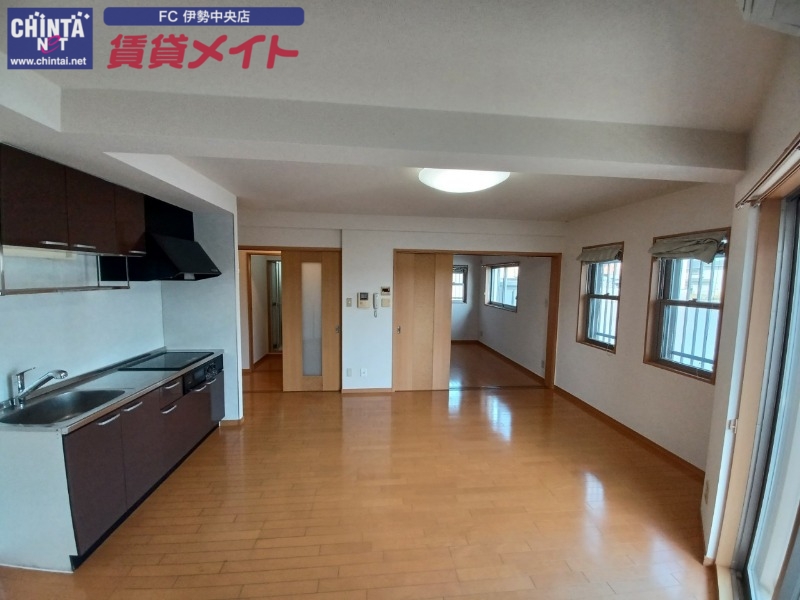 居室・リビング　同型反転参考写真