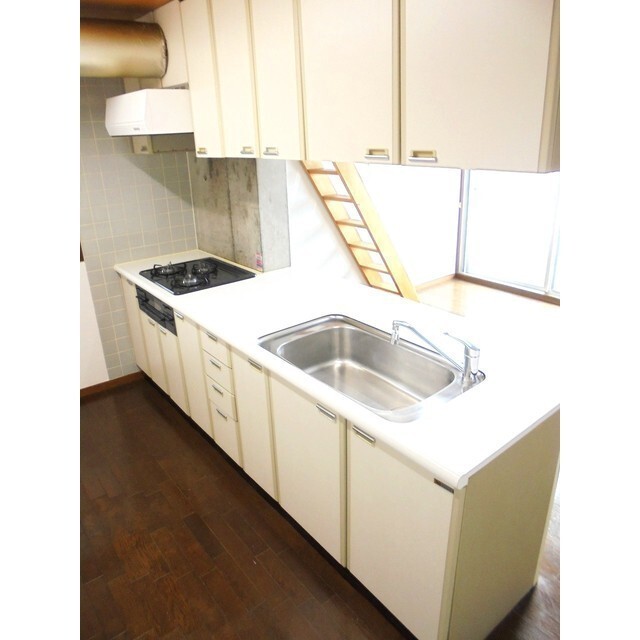 キッチン　システムキッチン・３口ガスコンロ