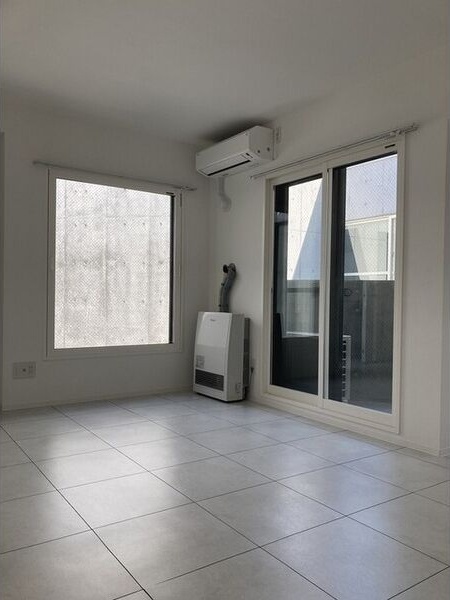 居室・リビング　朝の身支度に便利な洗面台です♪