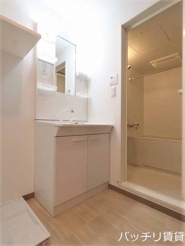 洗面設備　同室タイプ掲載の為現況を優先します。