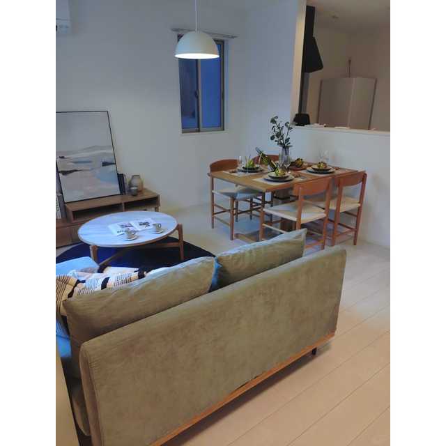 居室・リビング　家具と調度品等に関しては実際の賃貸住宅に